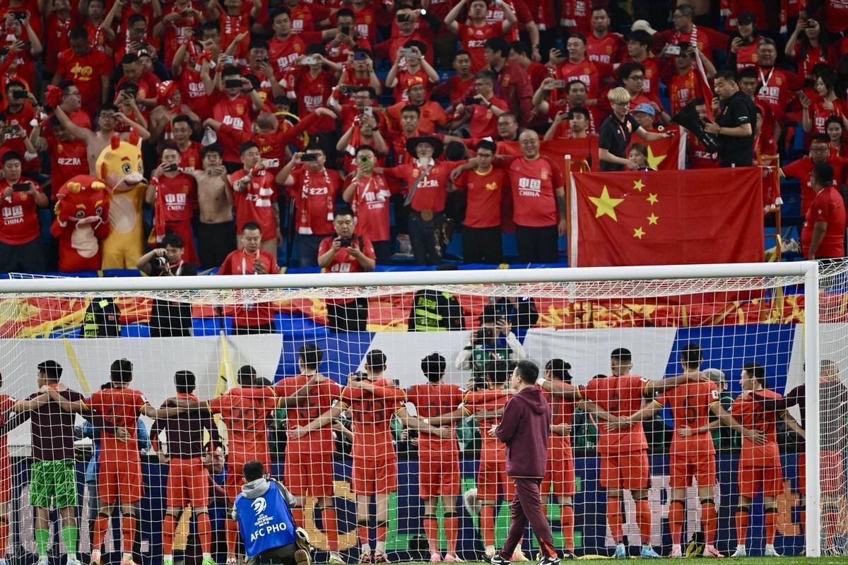 PSG球员全力以赴，赢得胜利