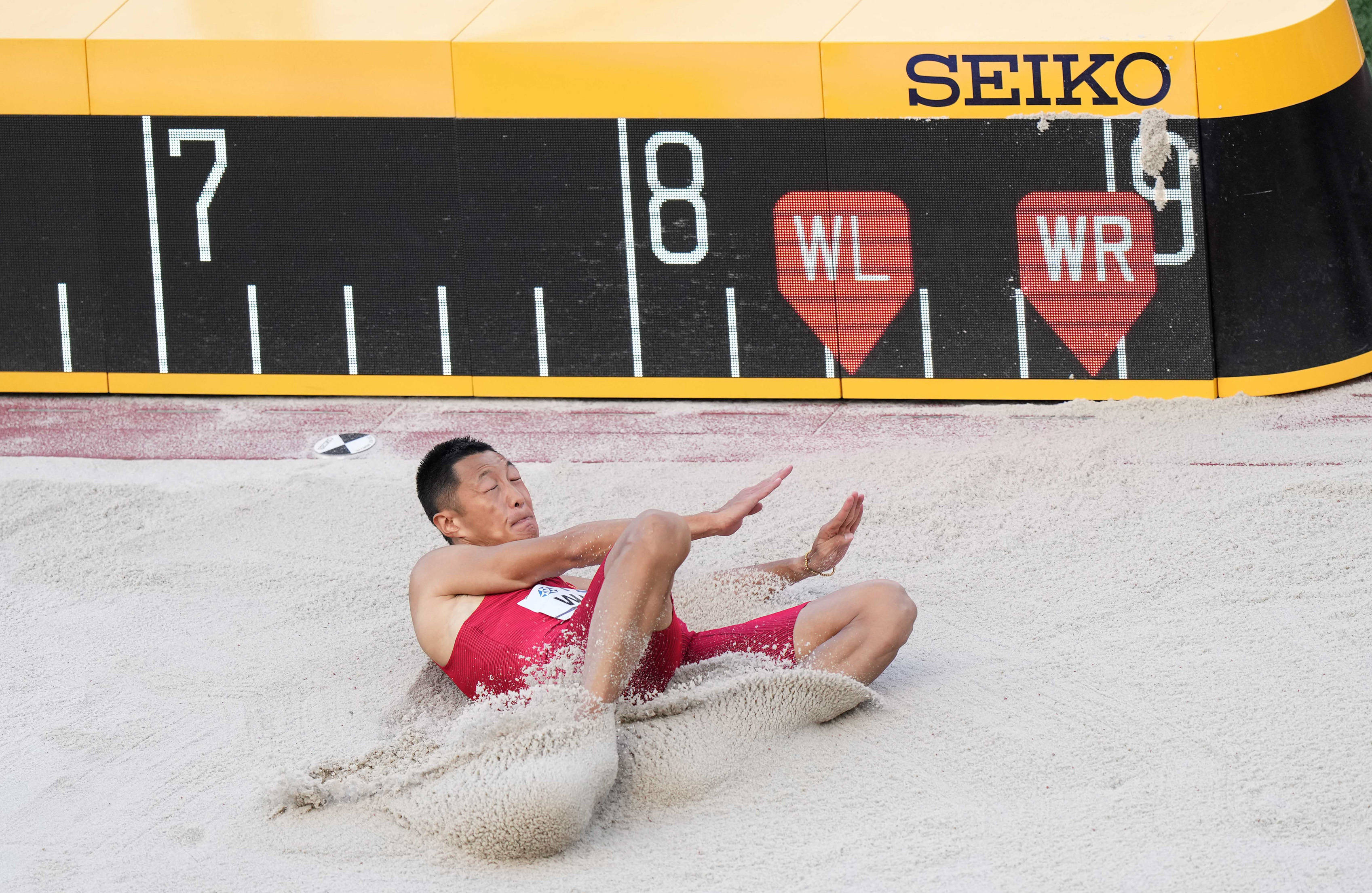 澳大利亚运动员斩获跳远冠军，一跃成名