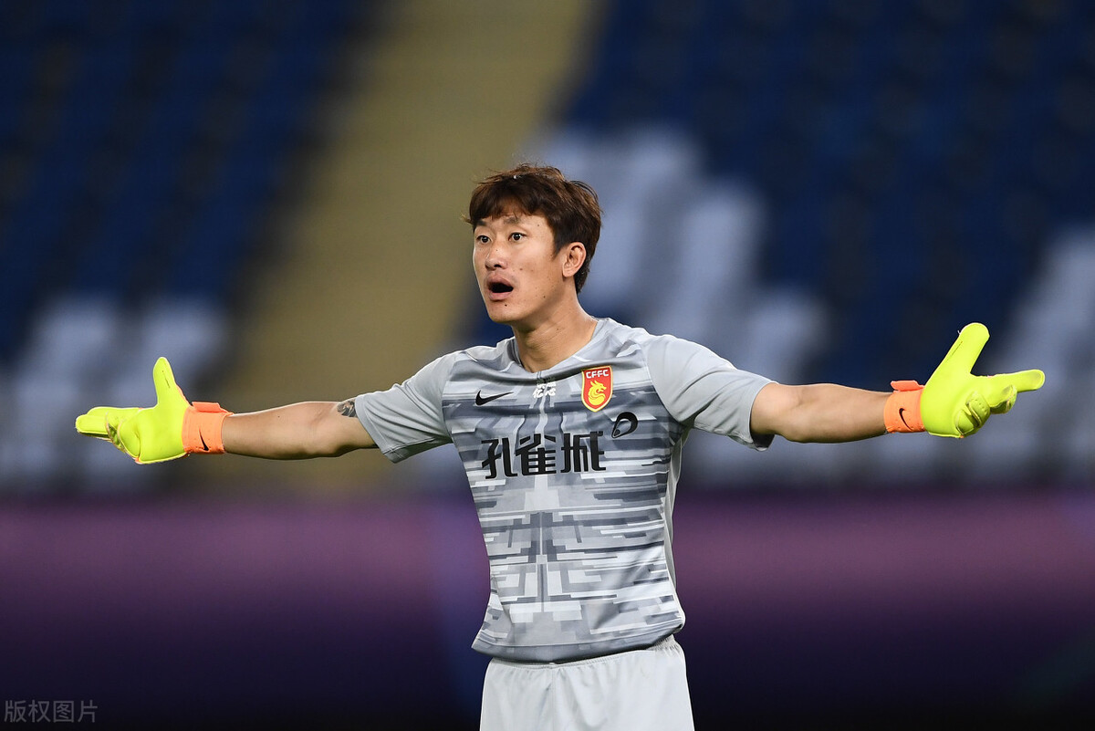 包含深圳逼平华夏保持不败战绩稳固的词条