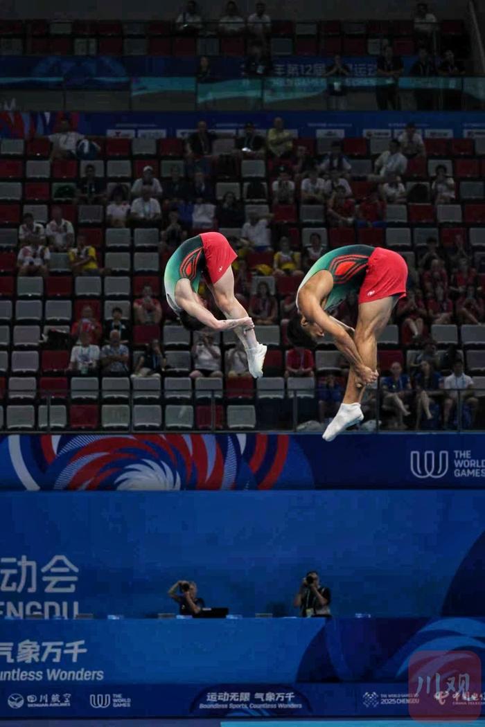 卢森堡运动员击败劲敌，夺得蹦床冠军