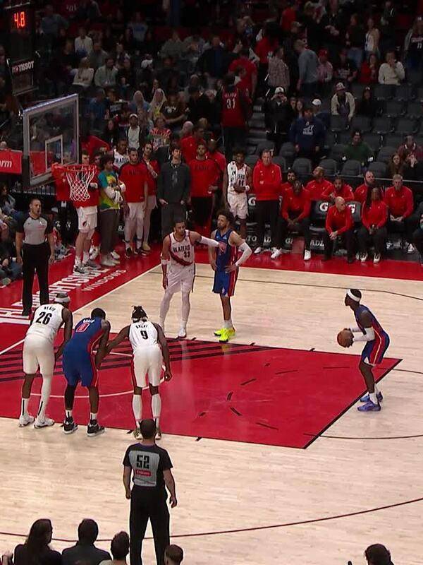 活塞大胜开拓者,取得三连胜 活塞大胜开拓者,取得三连胜