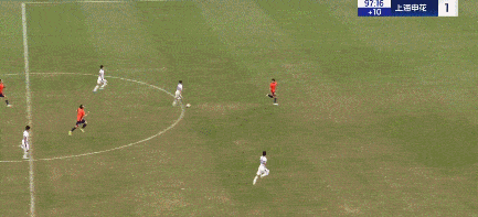 阿尔勒侯森险胜，保持领先优势