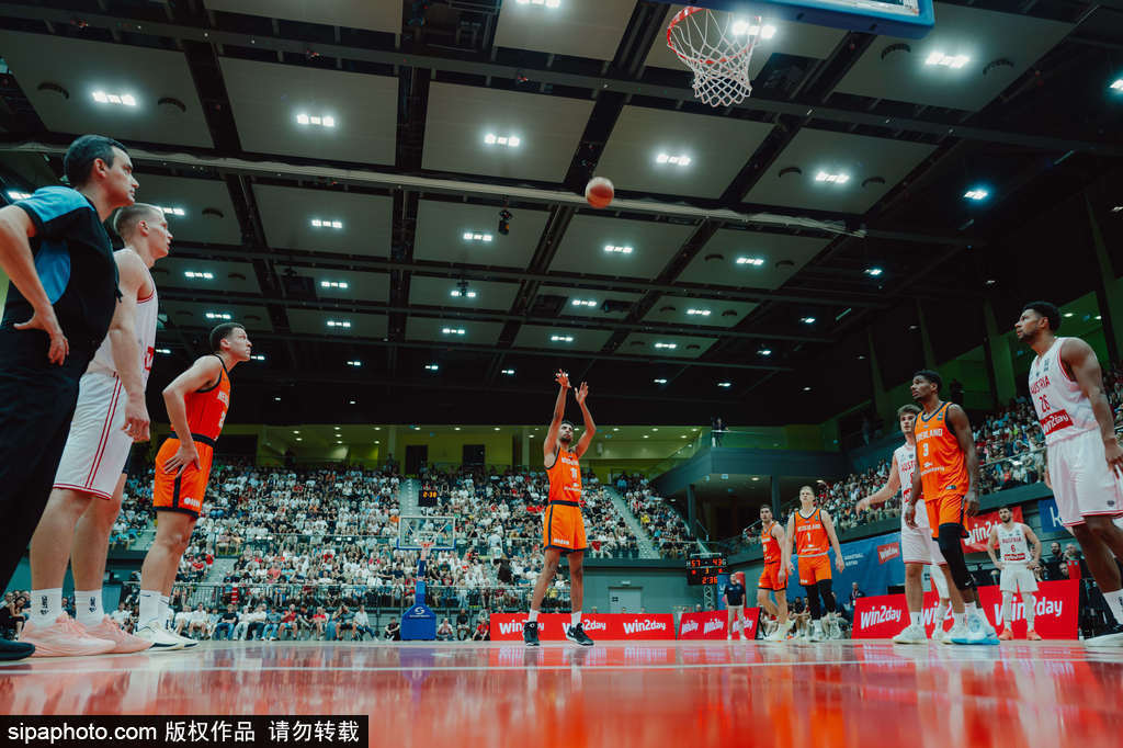 包含篮球顶级赛事即将展开，各国队伍纷纷备战的词条