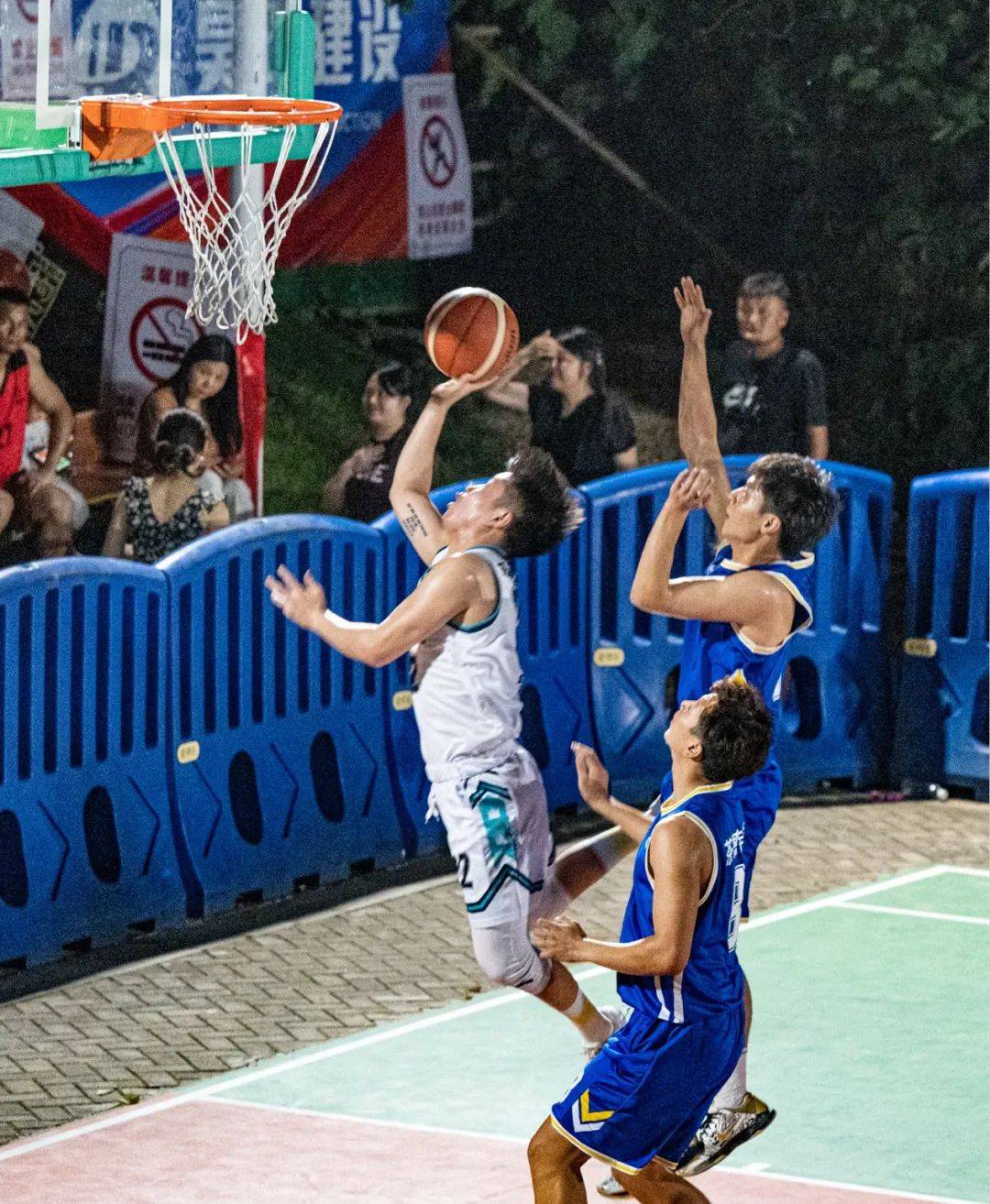 包含篮球顶级赛事即将展开，各国队伍纷纷备战的词条