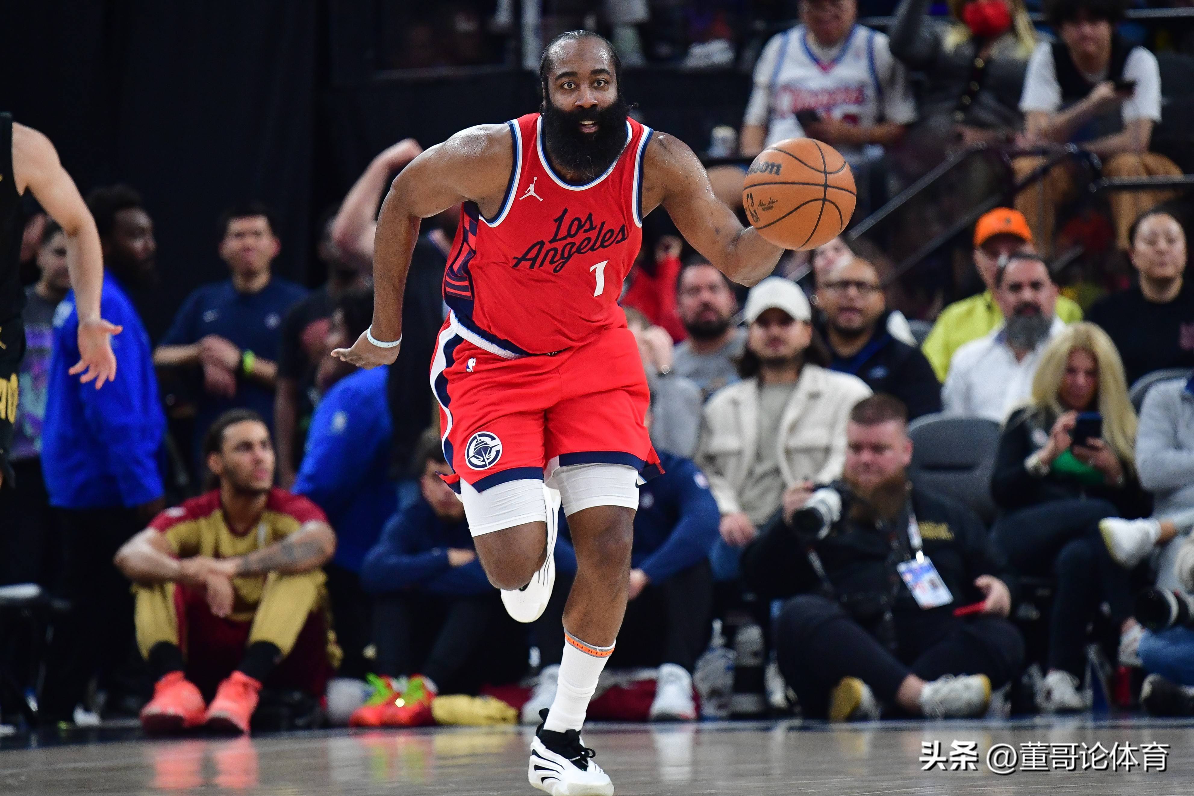 快船客场大胜篮网坚守领先 快船客场大胜篮网坚守领先