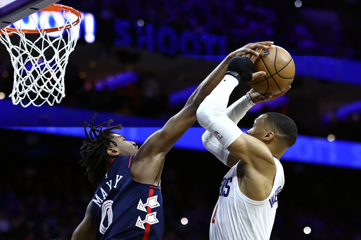 猛龙遭76人逆转,伦纳德得到35分 猛龙遭76人逆转,伦纳德得到35分