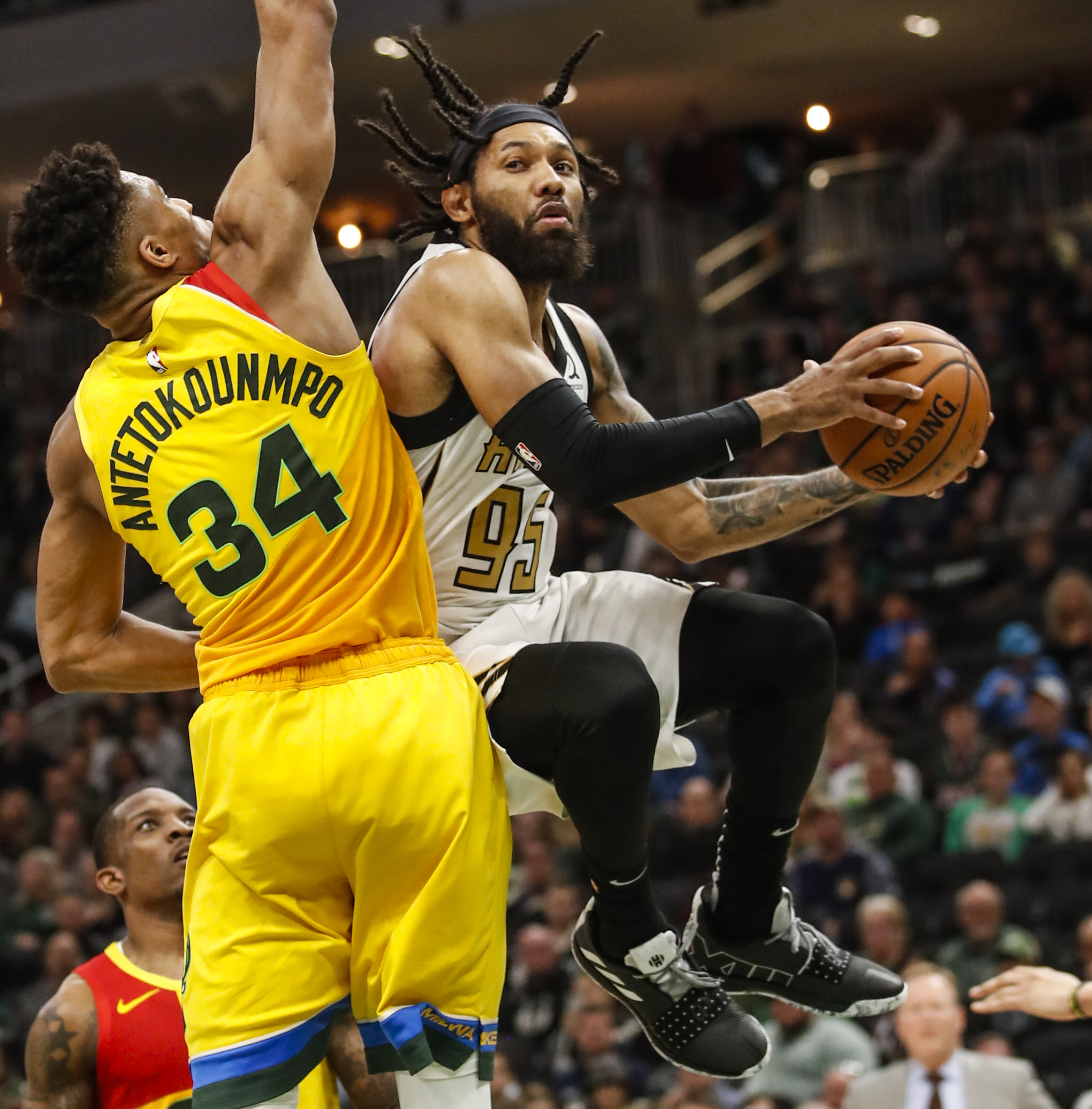 雄鹿再胜老鹰,继续领跑东部 雄鹿再胜老鹰,继续领跑东部