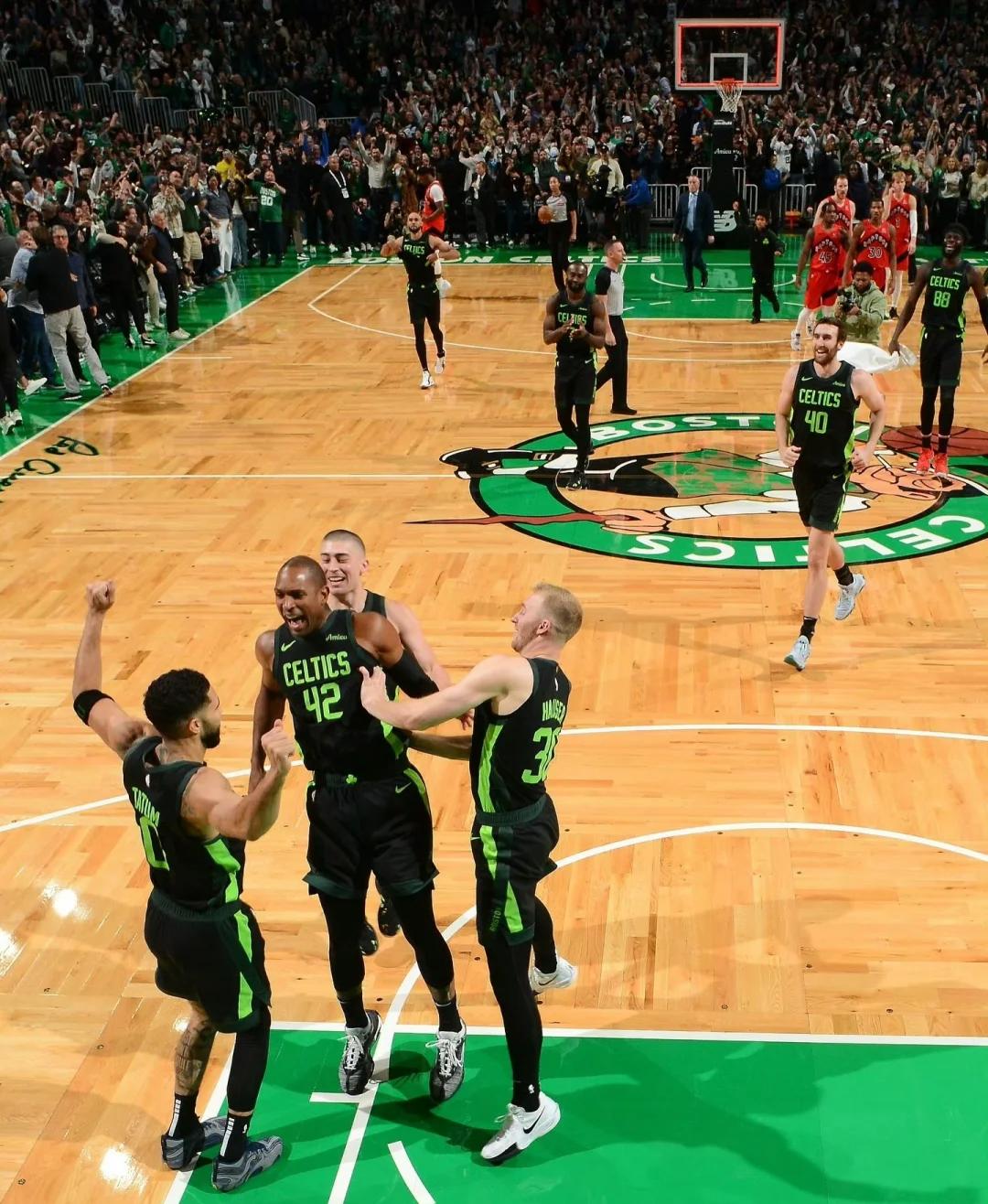 关于凯尔特人战胜公牛，泰特压哨绝杀的信息