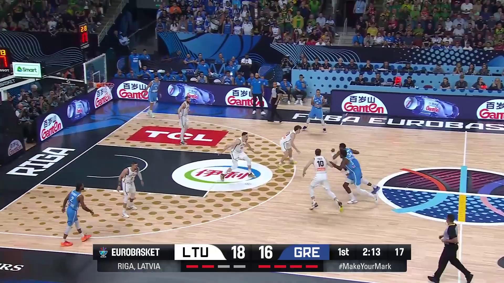 雄鹿战胜开拓者，字母哥轰下三双的简单介绍