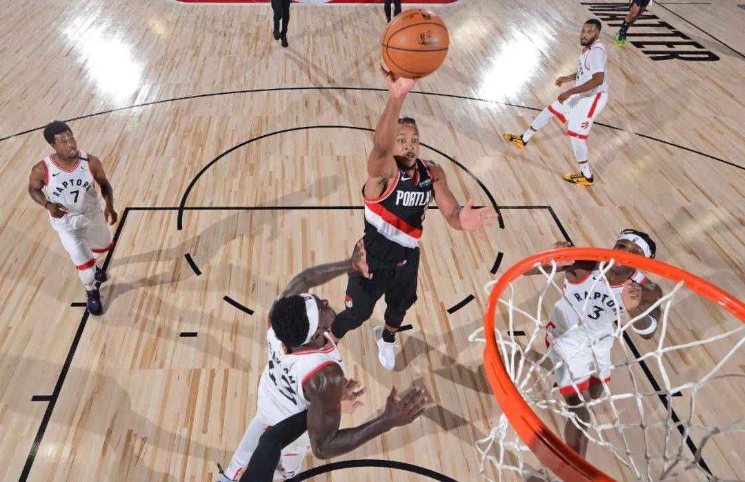 雄鹿擒下勇士，取得开门红