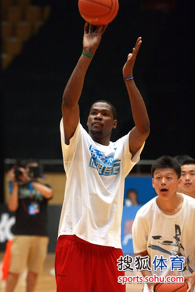 辽宁队完胜天津队，杜兰特带队取胜